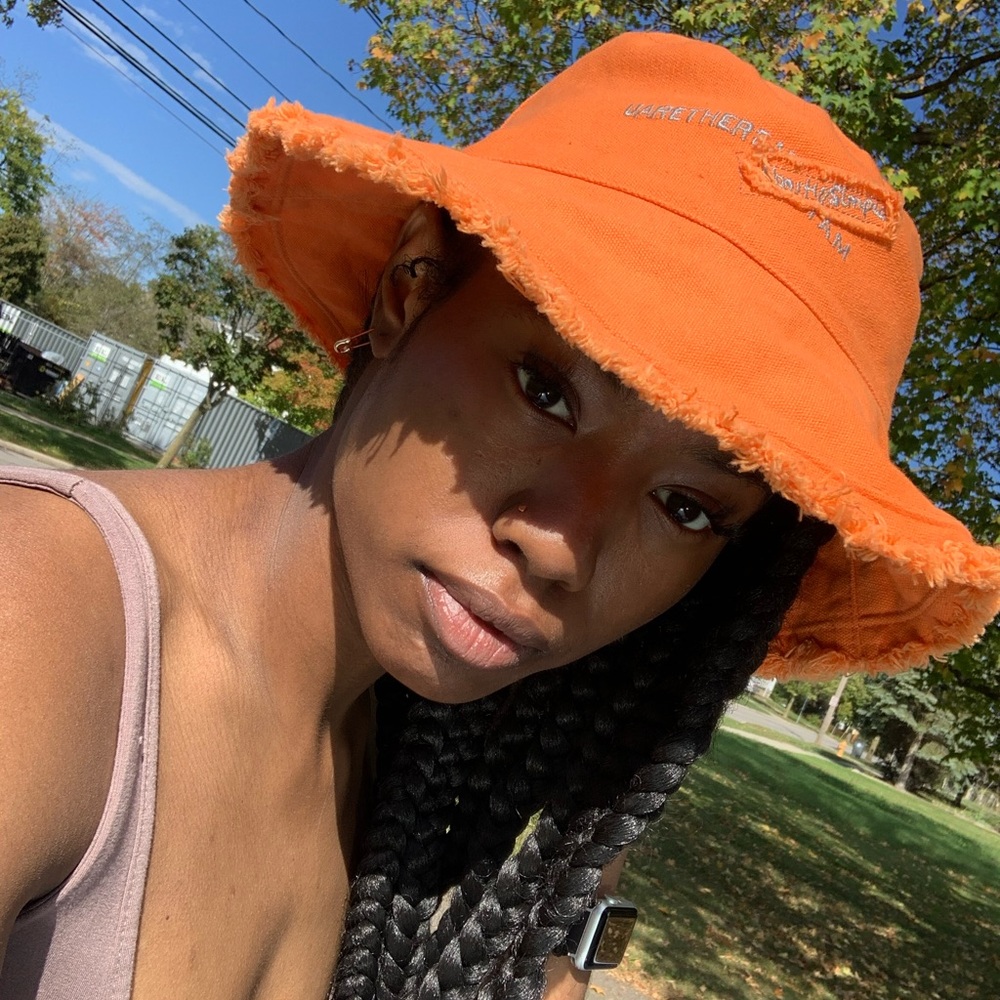 BUCKET HAT